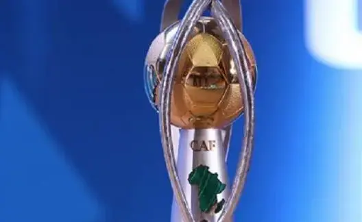 الكاف تختار حكمان مغربيان لقيادة مباريات كأس إفريقيا للمحليين