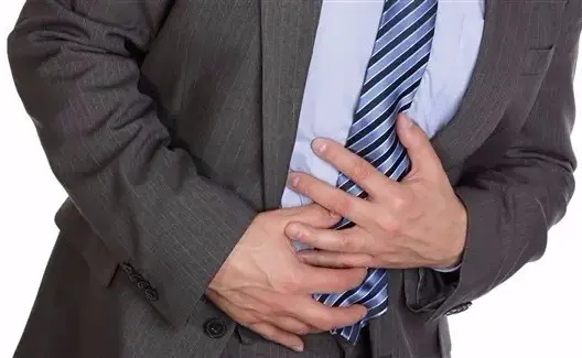 دراسة: الذباب قد ينقل أمراضا “خطيرة” ترتبط بالجهاز الهضمي