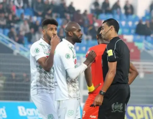 بعد الهزيمة أمام بركان.. جماهير الجديدة تحتج على حكم اللقاء