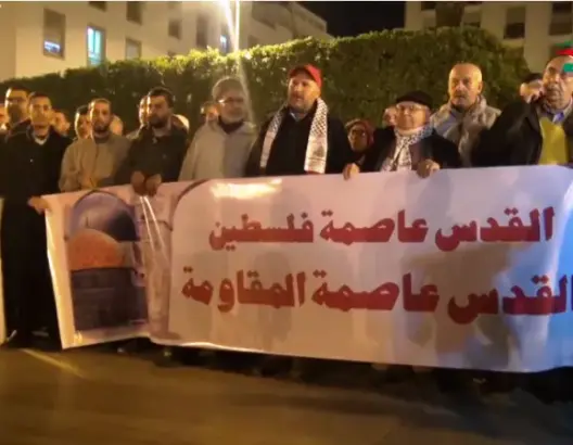 احتجاجا بالرباط ومدن أخرى.. والمتظاهرون يهتفون: فلسطين تقاوم والأنظمة تساوم (فيديو)