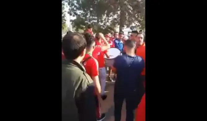 مباشرة: شاهد جمهور الوداد يخلق الحدث بأبوظبي قبل المباراة