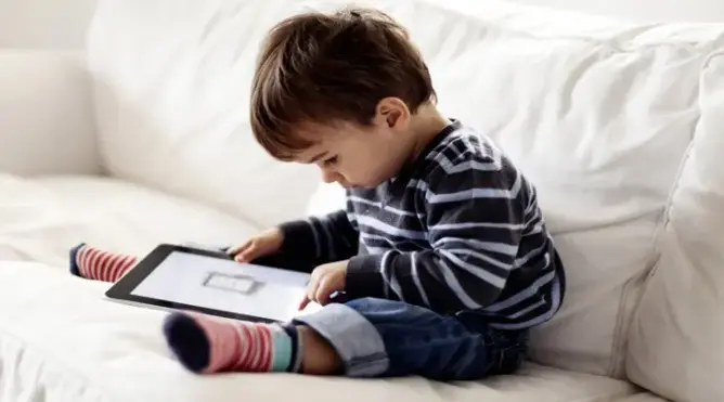 صبي يهرب من خاطفيه بعد احتجازه 8 أعوام