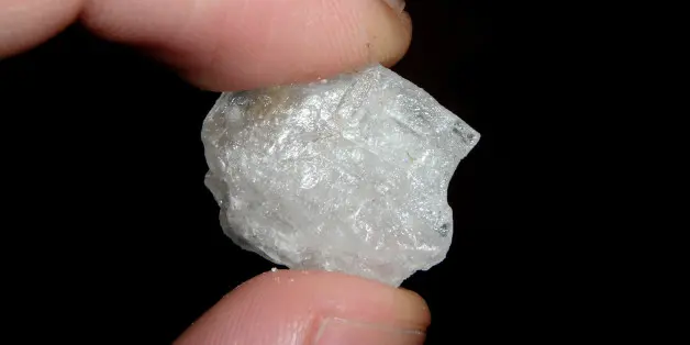 فرنسا تضبط “الميثامفيتامين” بحوزة مسافر قادم من المغرب