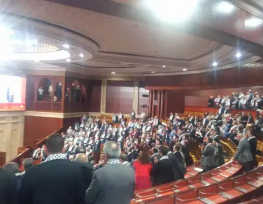 برلمانيون من مقر مجلس النواب يهتفون: أمريكا عدوة الشعوب (صور)