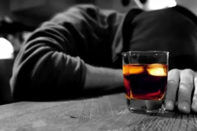 استنكار واسع لمشروع بيع الخمور قرب مقبرة بدمنات