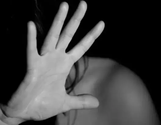 تقرير: اغتصاب من أجل المتعة .. “صناعة الأفلام الإباحية” (فيديو)