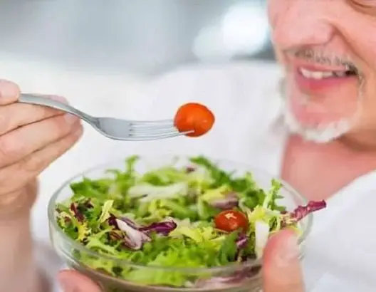 دراسة: الخضر تحمي المسنات من تصلب الشرايين