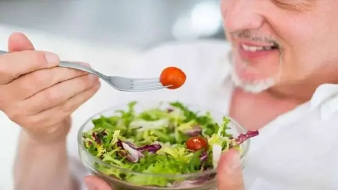 دراسة: الخضر تحمي المسنات من تصلب الشرايين