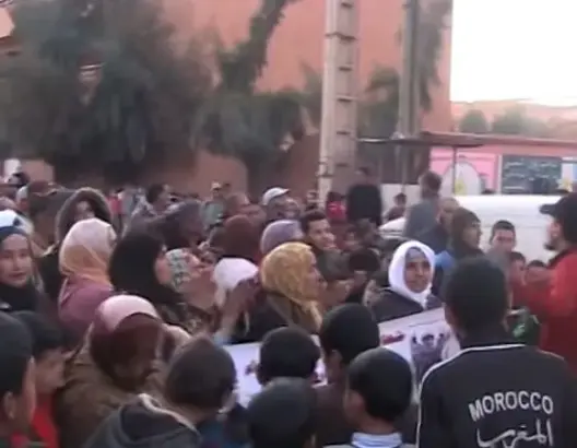 ساكنة “أولاد عياد” تحتج ضد مافيا العقار وتطالب بمحاكمة قائد (فيديو)