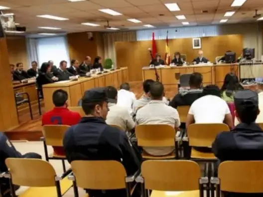 محكمة إسبانية تدين مغربيا “عنف” زوجته و”رماها” من شرفة المنزل