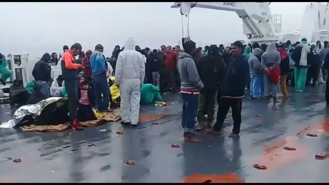 صادم.. عائلتان مغربيتان من 8 أطفال تركبان “قوارب الموت” بليبيا