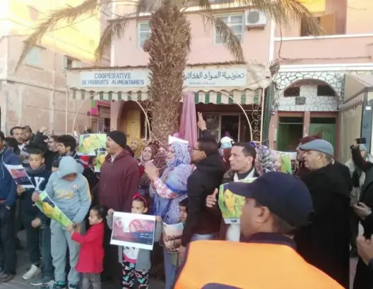 رفع عقوبة آخر معتقلي “انتفاضة العطش” يخرج العشرات بزاكورة للاحتجاج (صور)