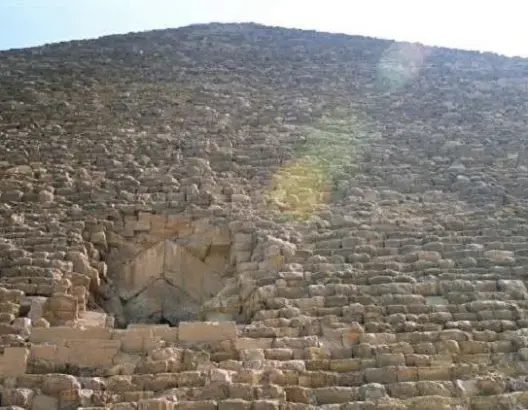 ماذا تخفي الغرفة السرية في هرم خوفو؟