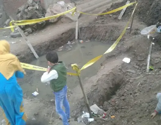 مأساة .. حفرة للصرف الصحي تبتلع طفلتين شقيقتين بمدينة الكارة