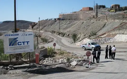 عاطلون يلجأون للاعتصام أمام منجم بزاكورة طلبا للتشغيل والتنمية