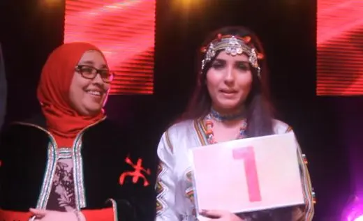 الشابة سهام العزوي تتوج بلقب ملكة جمال الأمازيغ بسوس
