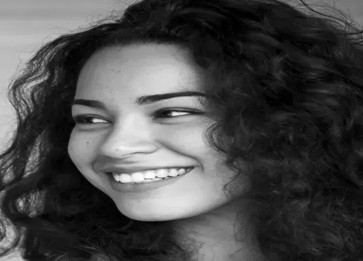 أمينة.. مغربية تتوج بجائزة أحسن أطروحة دكتوراه في الرياضيات بفرنسا