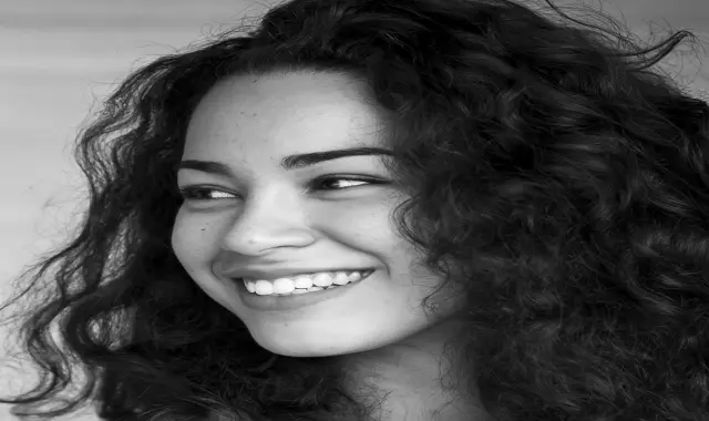 أمينة.. مغربية تتوج بجائزة أحسن أطروحة دكتوراه في الرياضيات بفرنسا