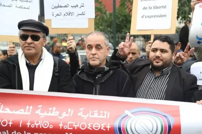 وقفة حاشدة أمام محكمة الرباط تنديدا بمتابعة 4 صحافيين