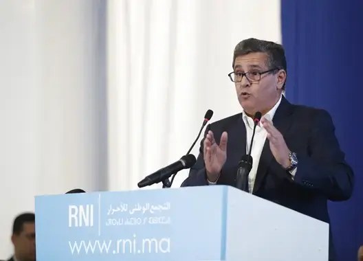 أخنوش يهاجم البيجيدي ويرد: نُستهدف بادعاءات فارغة وعقيمة