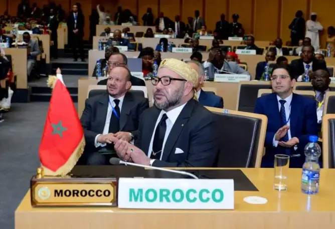 عِقدان من حكم الملك.. فاعلون: انفتاح خارجي وانتظار داخلي