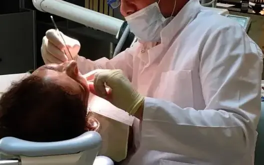 ثقل الضرائب يغلق عيادات الأسنان ليوم.. والأطباء يلومون الحكومة