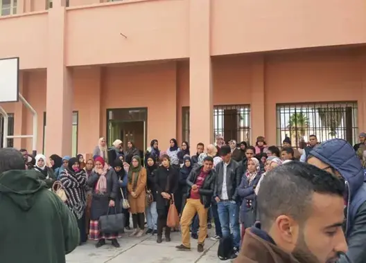 “متعاقدو” إقليم الرحامنة يحتجون تضامنا مع زملائهم “المفصولين”