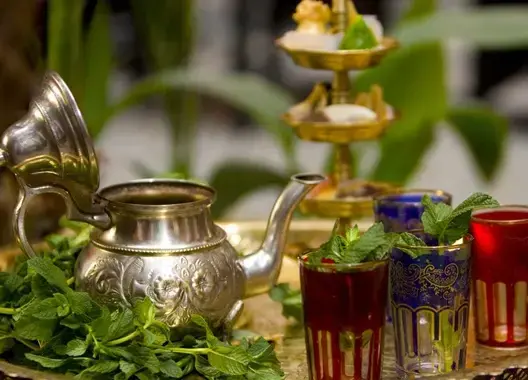 من الشاي إلى الأتاي.. كيف أبدع المغاربة مشروبهم السحري؟