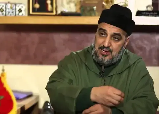 نشطاء بتزنيت يستقبلون أبو زيد بالاحتجاج قبل محاضرة حول التعليم (صور)