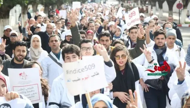 الأطباء يشلون مستشفيات المملكة وسط “تفاؤل حذر” بشأن خطة الوزير