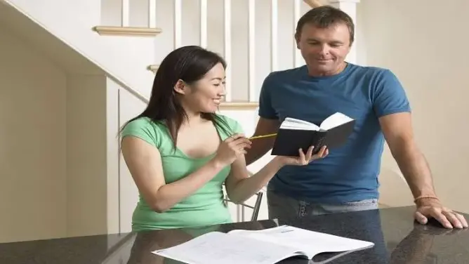 دراسة جديدة تكشف فائدة غير متوقعة للتحدث بلغة ثانية