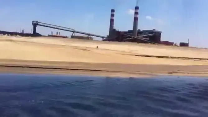 مواد مشبوهة على شاطئ المحمدية.. ولجنة وزارية تحل بعين المكان