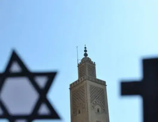 “مملكة التناقضات.. المغرب في مئة سؤال”: هل السخرية من الدين ممكنة بالمغرب؟ (ح 43)