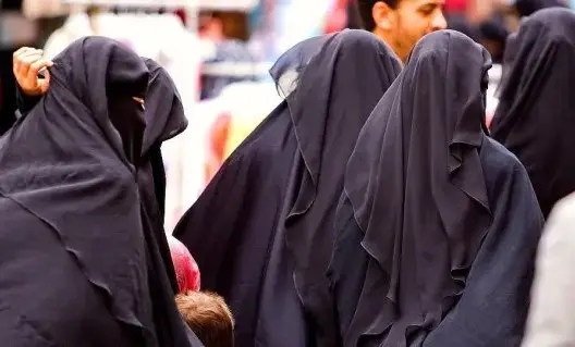 معتقلات مغربيات بالسجون السورية والعراقية يناشدن الملك التدخل لإعادتهن للمغرب