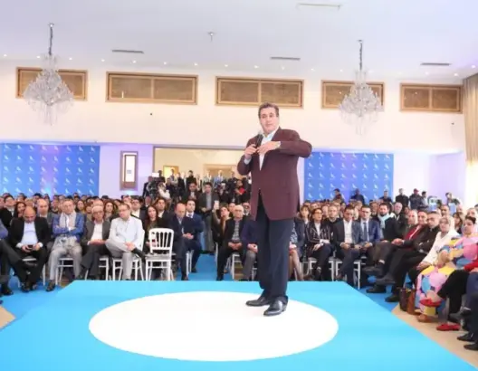 أخنوش: الأحرار ليس دكانا سياسيا.. والعلمي: لا نغتني من السياسية