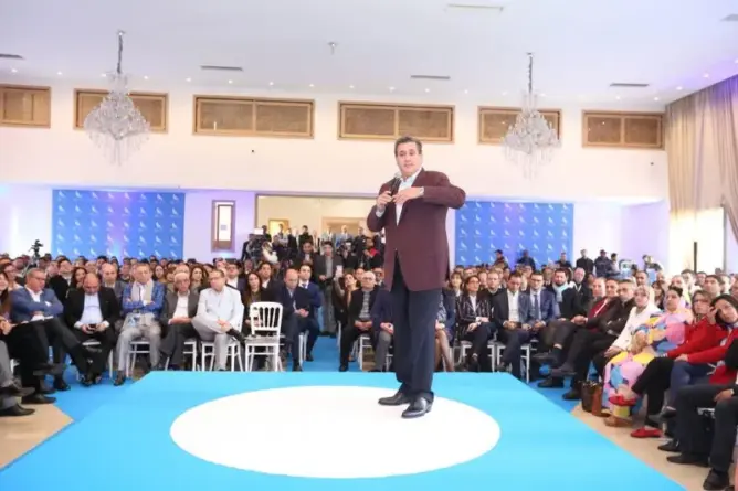 أخنوش: الأحرار ليس دكانا سياسيا.. والعلمي: لا نغتني من السياسية