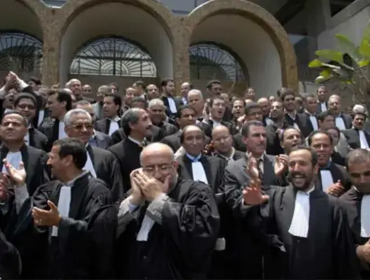 لوحوا بإضراب مفتوح.. المحامون يواصلون التصعيد ضد وهبي رفضا لمشروع قانون المهنة