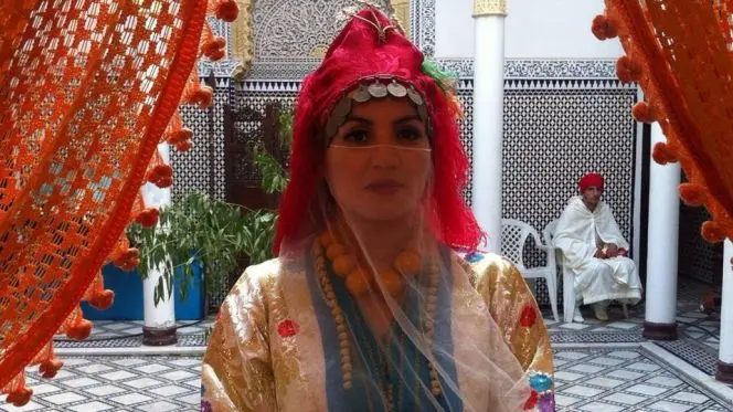سناء عكرود تشارك أجواء احتفالها بعيد الأضحى مع جيرانها الأجانب