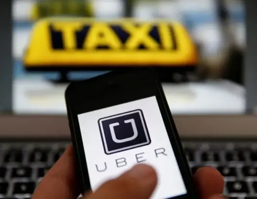 مجلس المنافسة يفتح تحقيقا في ممارسات منصات VTC وسط جدل حول عودة “أوبر” إلى المغرب