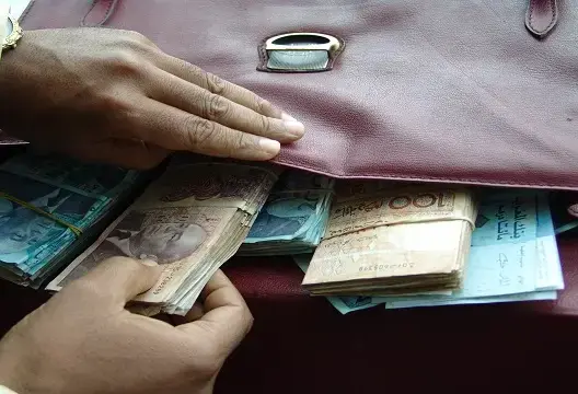 اعتقال مدير بنك بالصويرة اختلس أزيد من 300 مليون سنتيم