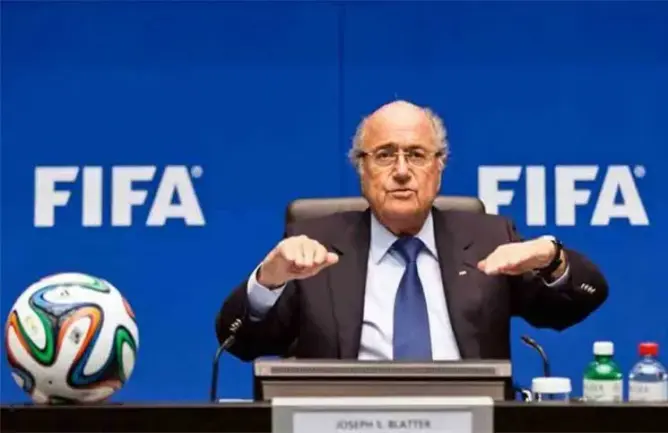 بلاتر يهاجم مسؤولي “الفيفا” ويدافع عن الملف المغربي