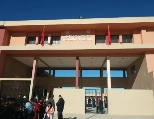 سيارة “تهاجم” ثانوية بتامنصورت وأستاذ يتعرض لجروح