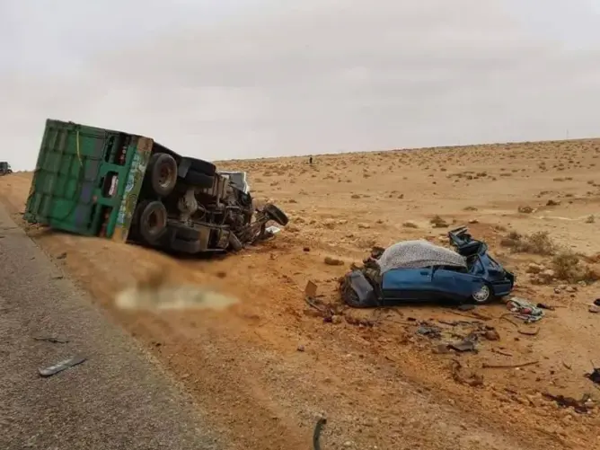 اصطدام شاحنة بطاكسي كبير يودي بحياة شخصين وإصابة 5 آخرين قرب سيدي إفني