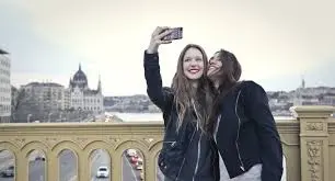 صورة “سيلفي” تنقذ صاحبها من السجن 99 عاما
