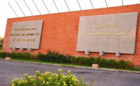 أساتذة “الطب” بمراكش يقاطعون امتحانات الطلبة ردا على توقيف أستاذ بالكلية   