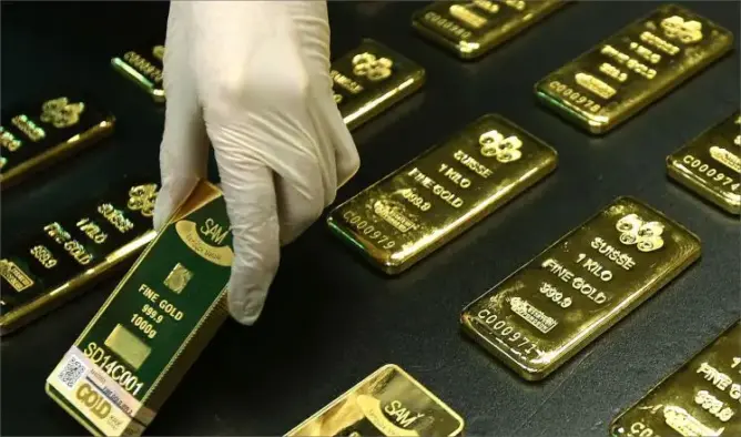 سعر الذهب ينزل عن أعلى مستوى في 5 أسابيع