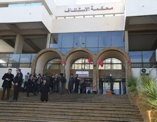 المتهم بـ”تجنيس إسرائيليين” يجهش بالبكاء ويكشف علاقته بالشبكة