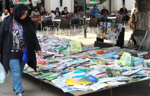المغرب.. كتب “مقرصنة” على الرصيف تخدم القراء وتضر الناشرين