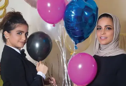 فنانة مغربية تطلق حملة تبرع لإنقاذ والدة “حلا الترك” من السجن