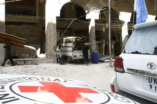 الصليب الأحمر: 25 شاحنة مساعدات دخلت الغوطة الشرقية
